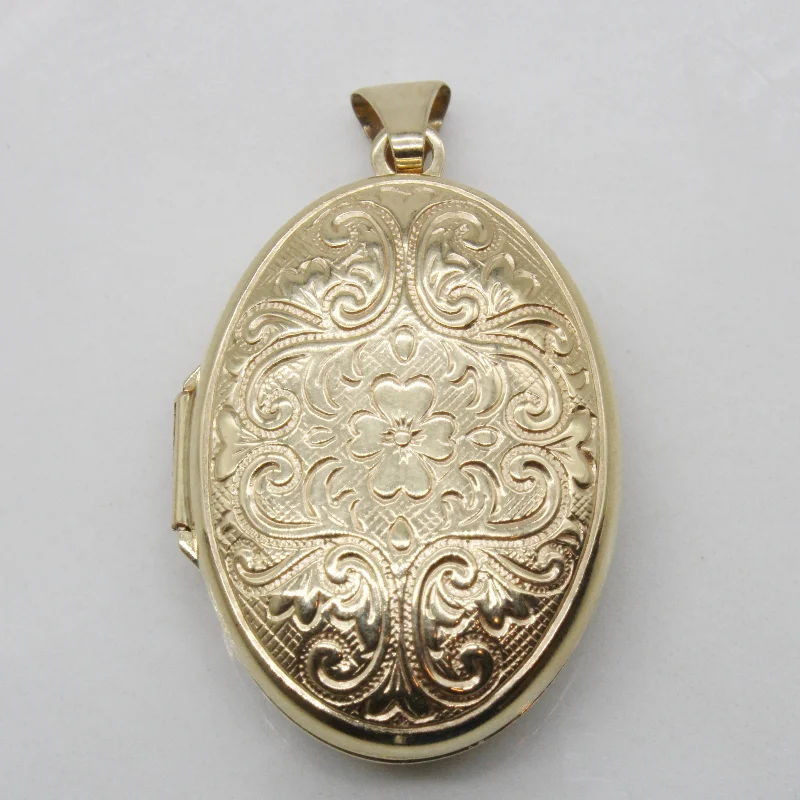 Grab Your Dream Jewelry At The Lowest Prices Ornate Yellow Gold Flower Locket |