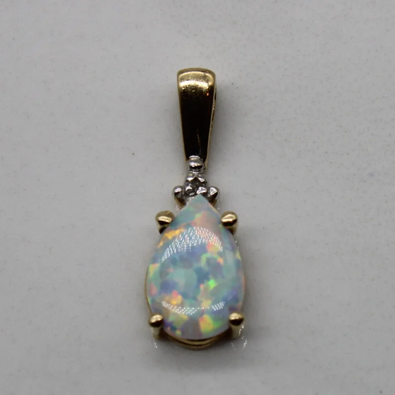 Opal & Diamond Pendant | 0.30ct, 0.01ct |